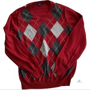 Croft & Barrow Large mens red v neckline sweater with gray diamond patte…